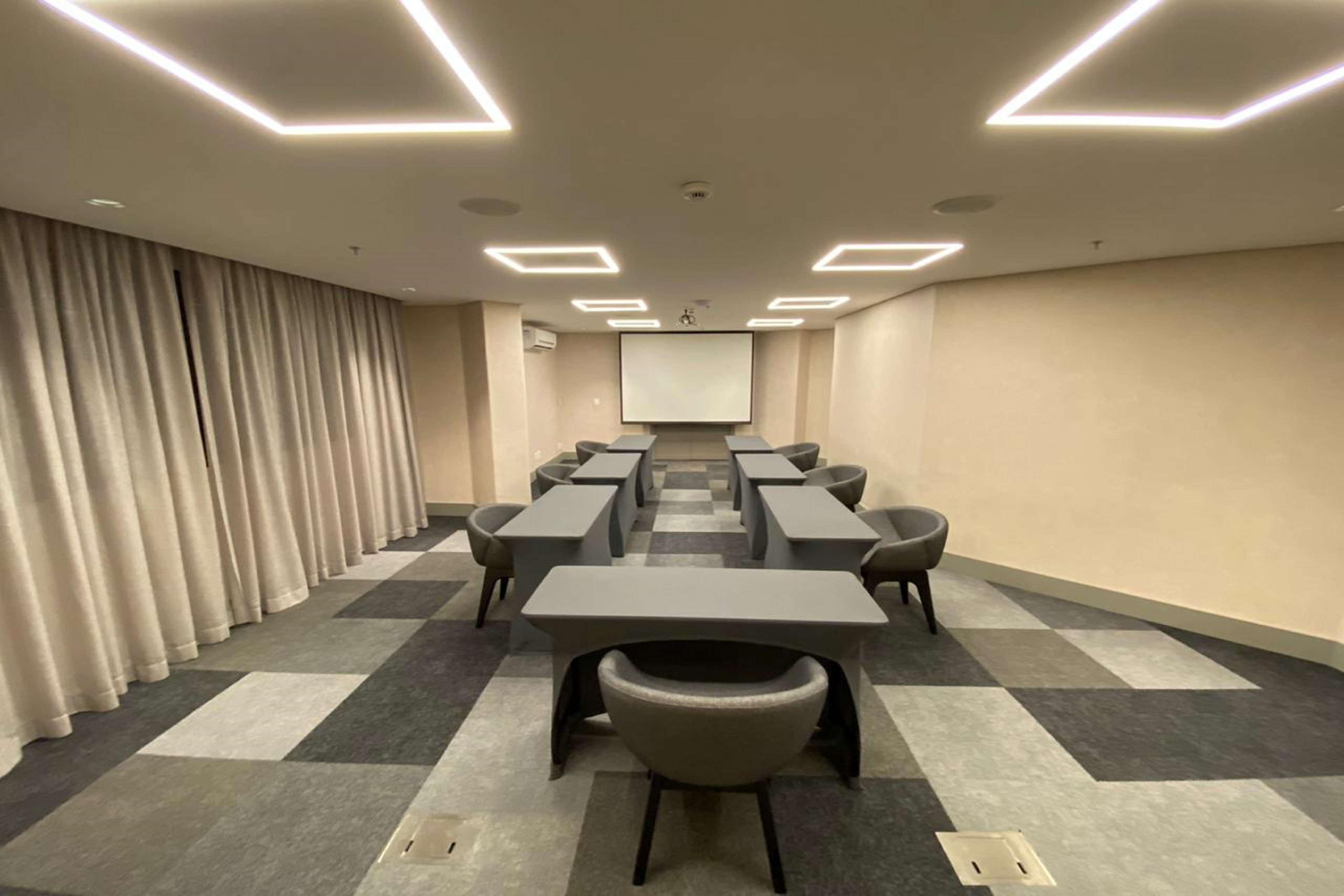 Отель Radisson Oscar Freire Сан-Пауло Экстерьер фото The meeting room